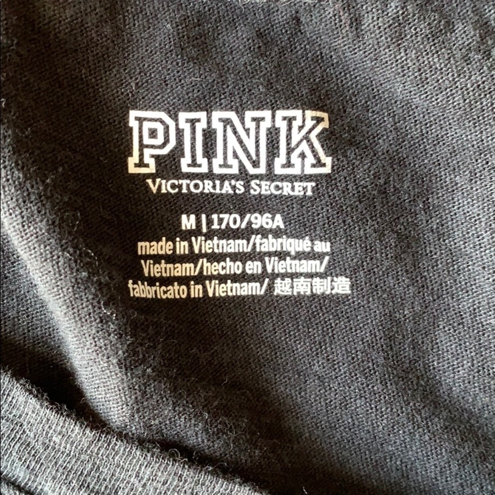 Pink vs shirt - Picture 2 of 2